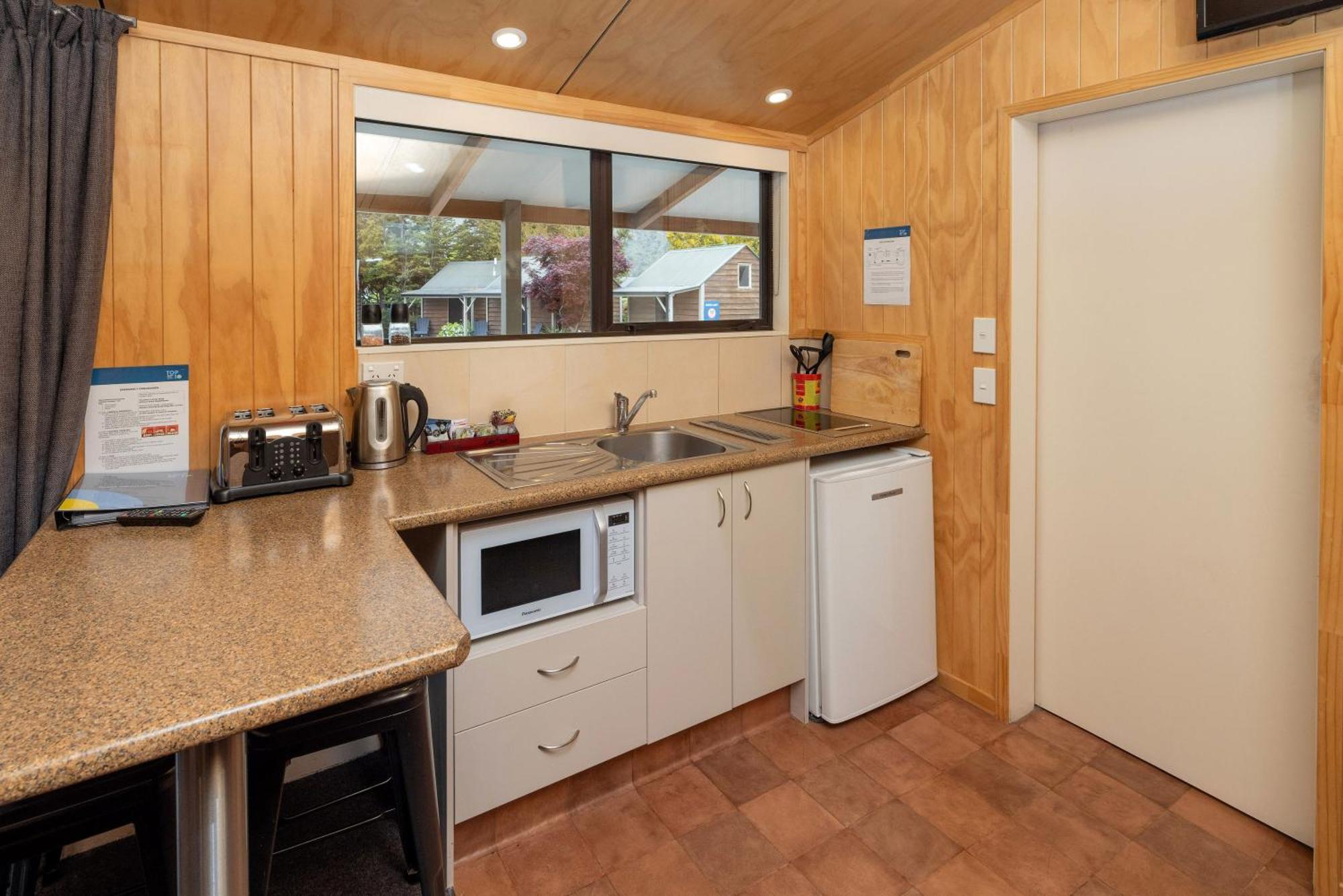 Queenstown Top 10 Holiday Park Экстерьер фото
